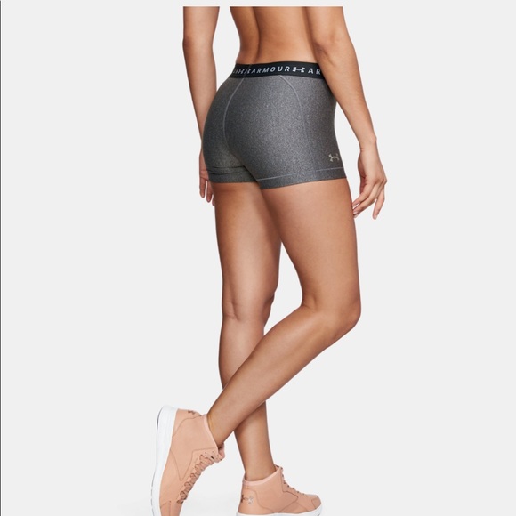 Under Armour women’s heat gear armour shorts - Picture 3 of 5